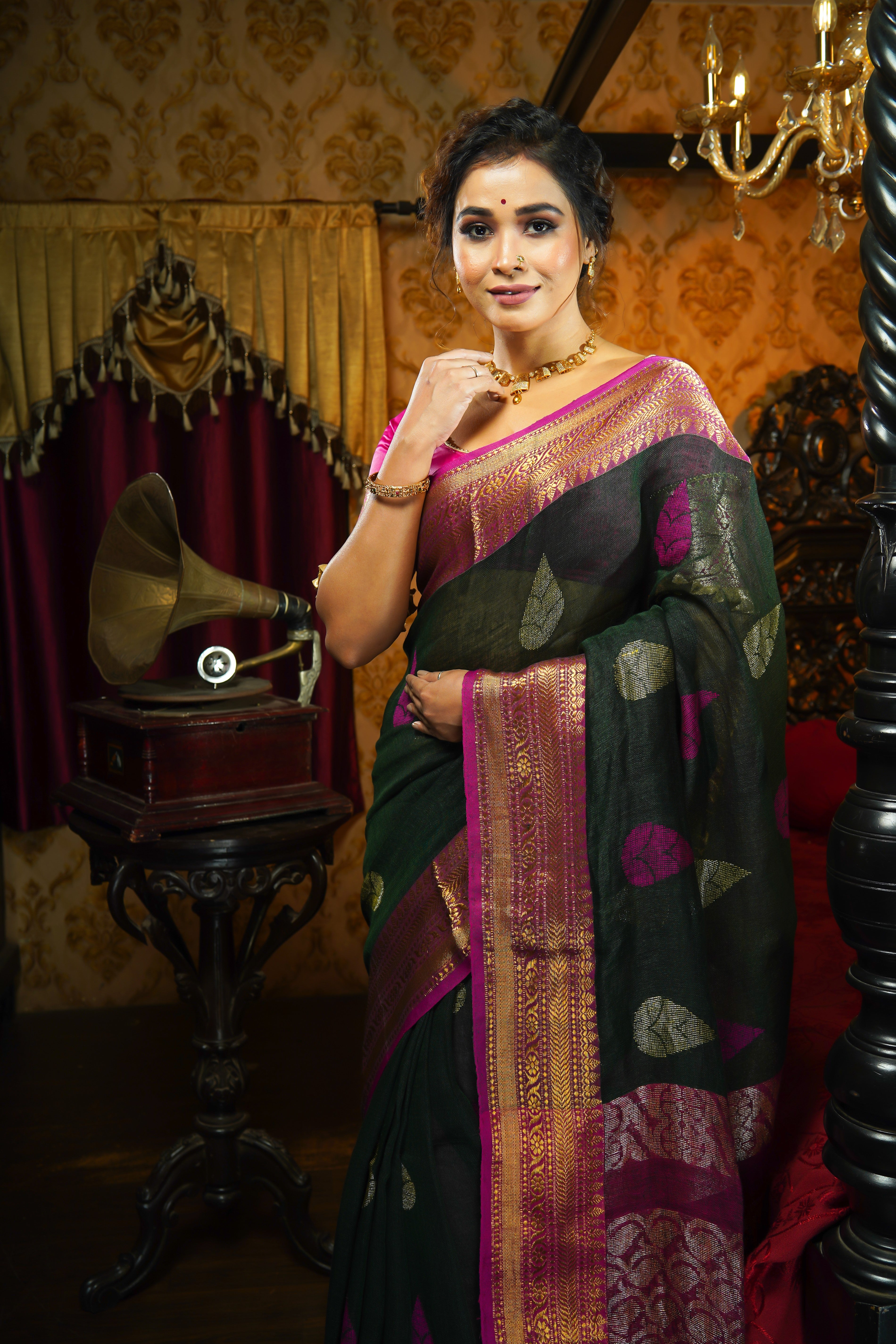 Dark Green & Rani Hand Weaving Linen Jamdani Saree