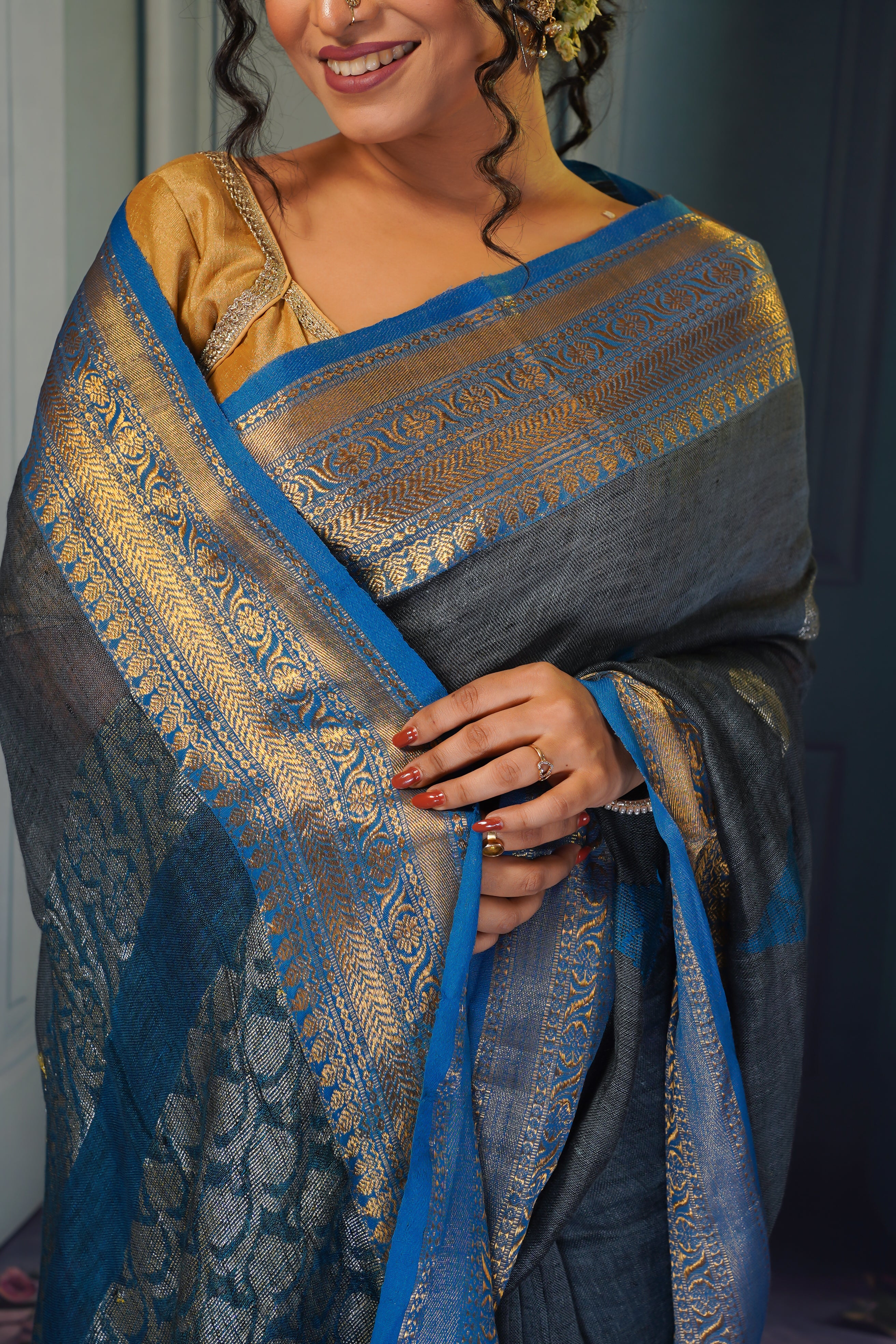 Grey & Blue handwoven linen jamdani saree