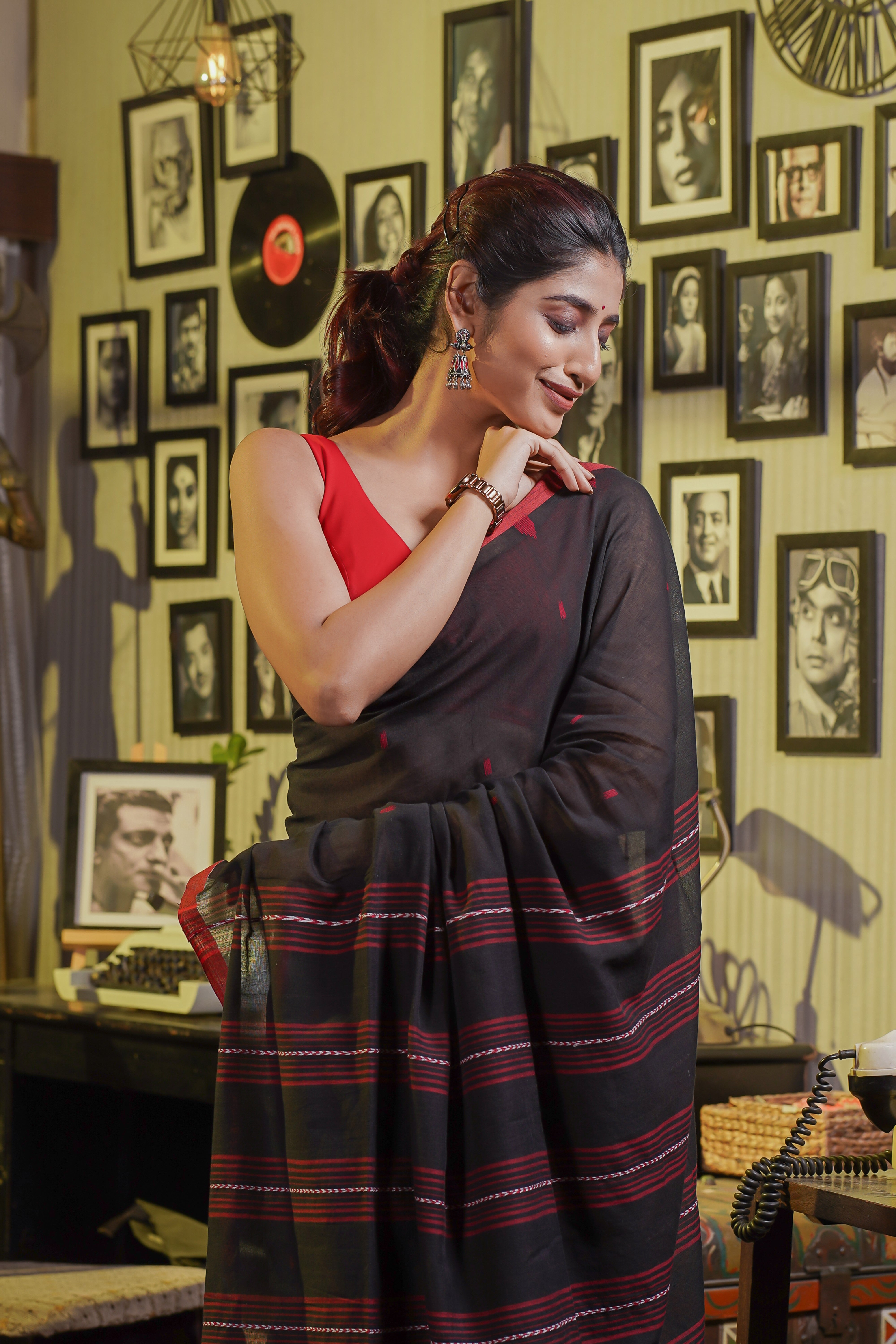 Hand Weaving Mulmul Cotton Saree- Black & Red