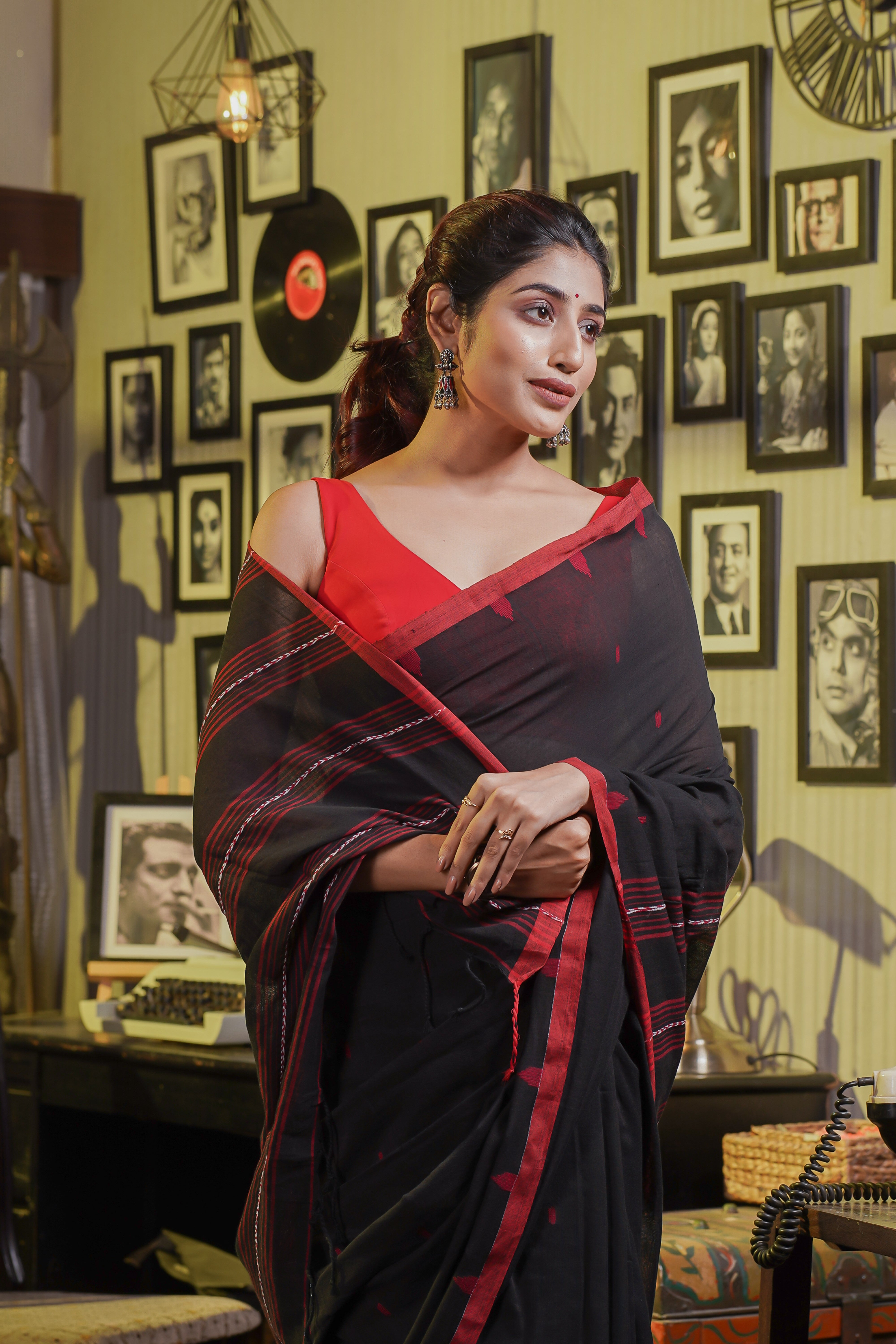 Hand Weaving Mulmul Cotton Saree- Black & Red