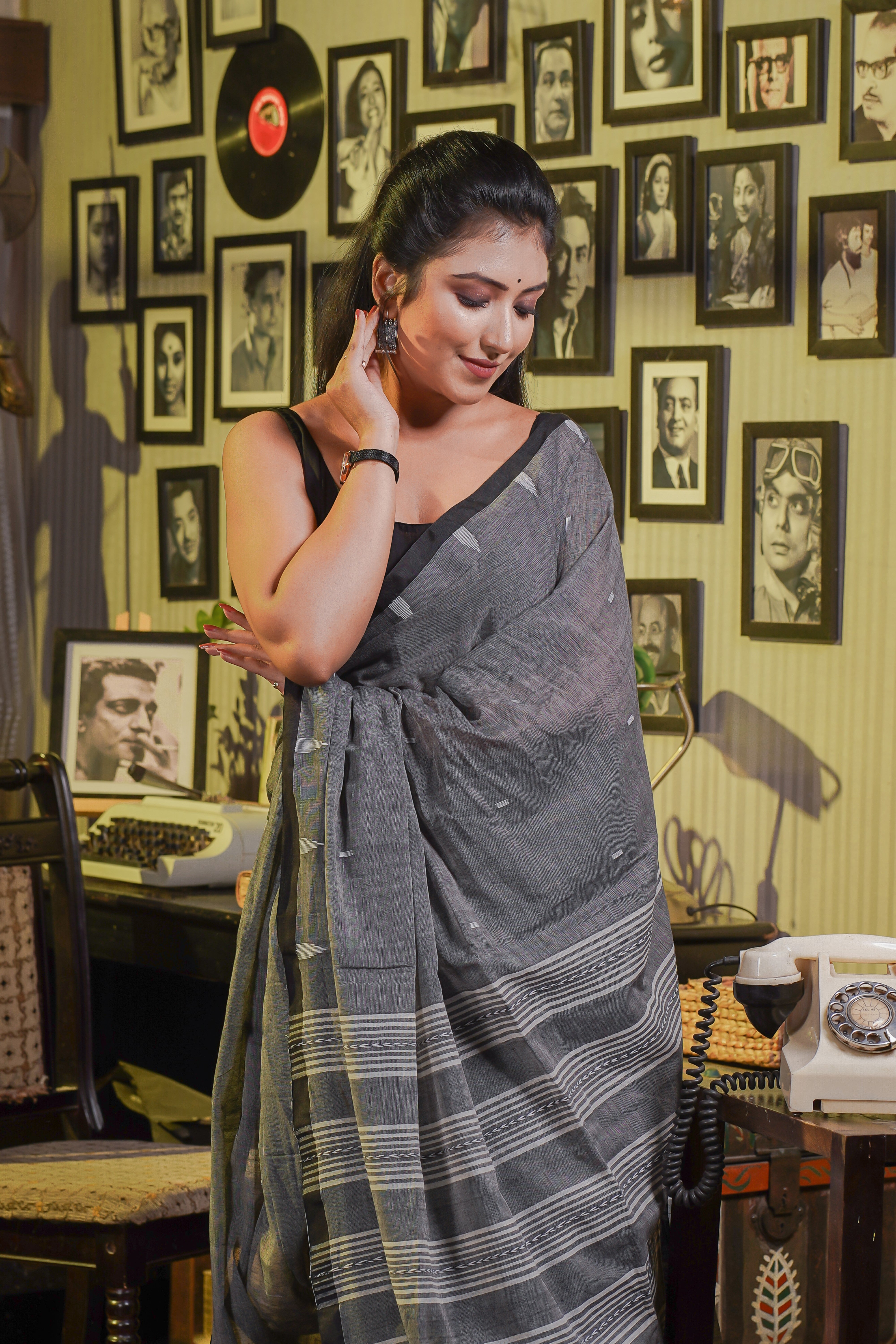 Hand Weaving Mulmul Cotton Saree- Grey & Black