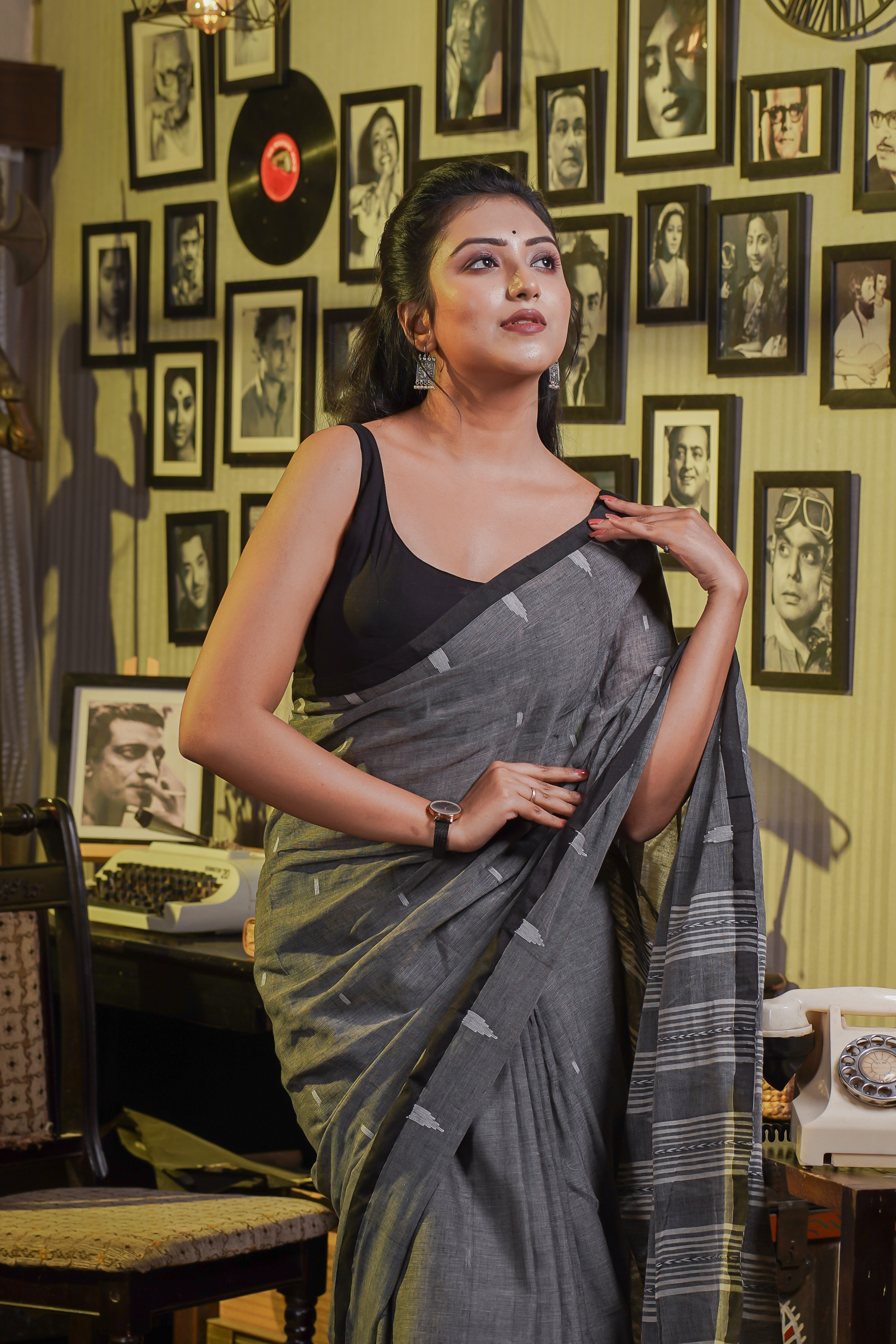 Hand Weaving Mulmul Cotton Saree- Grey & Black