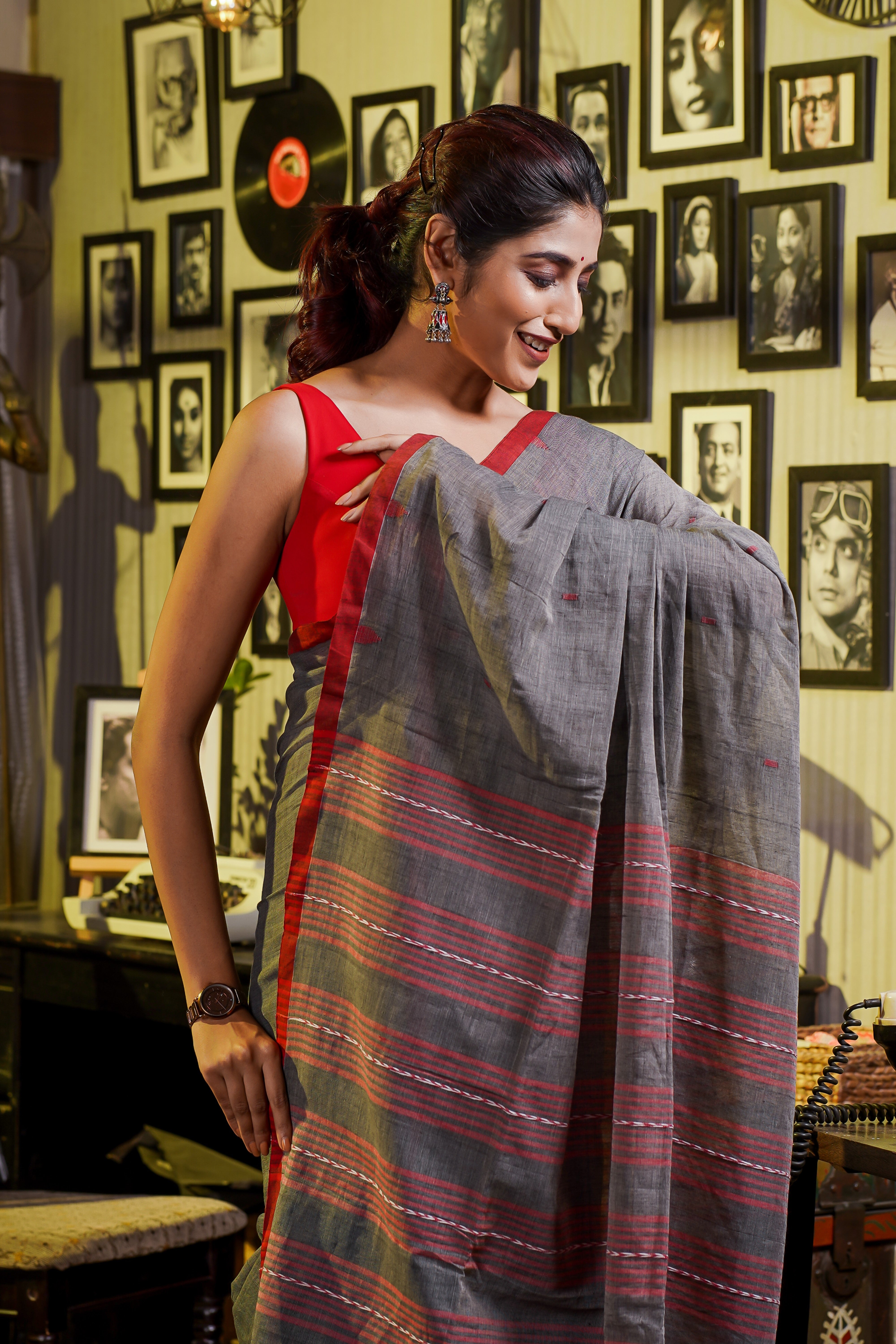 Hand Weaving Mulmul Cotton Saree- Grey & Red