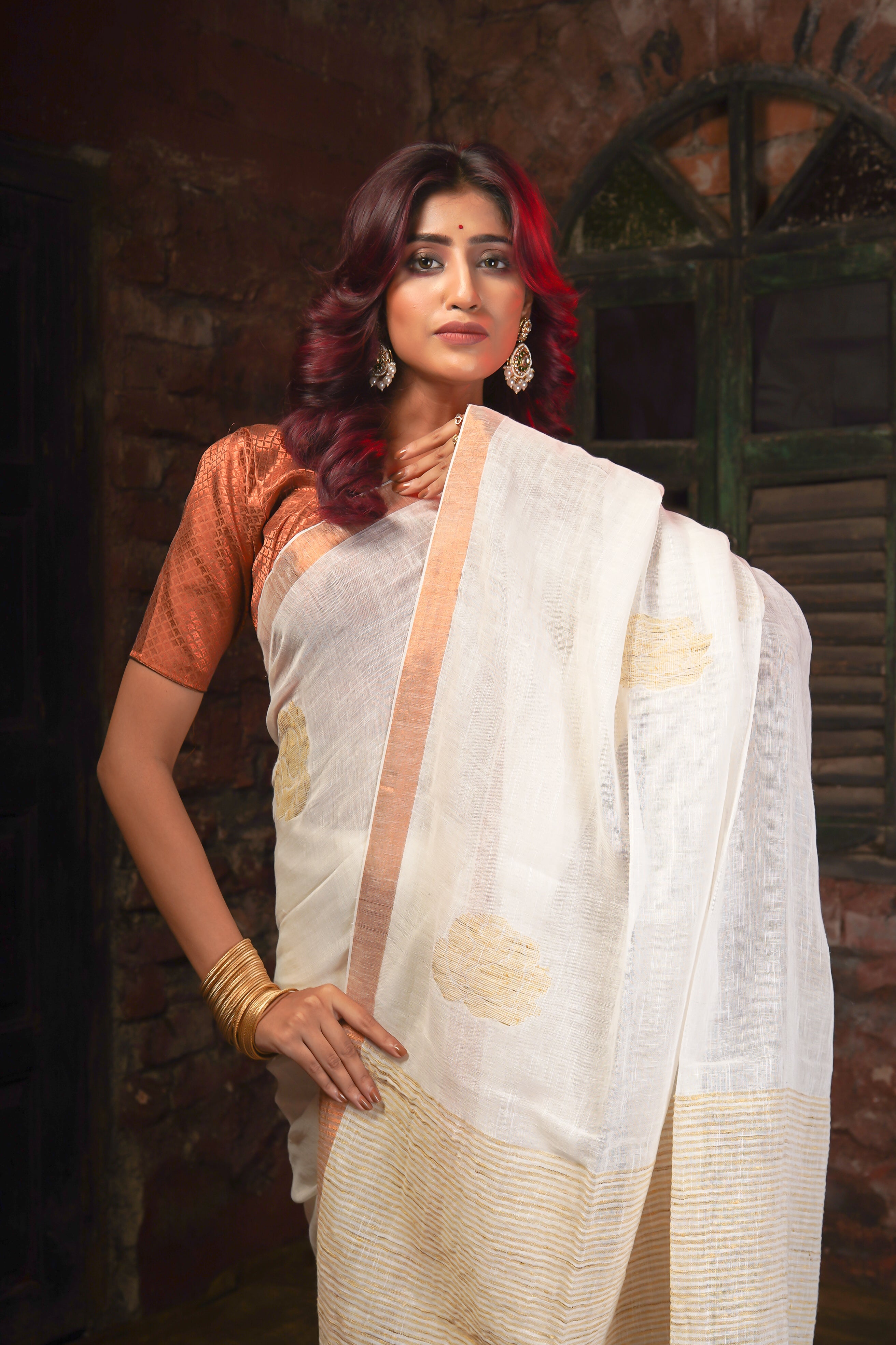 White Rose Motive Pure Linen Hand Woven Saree