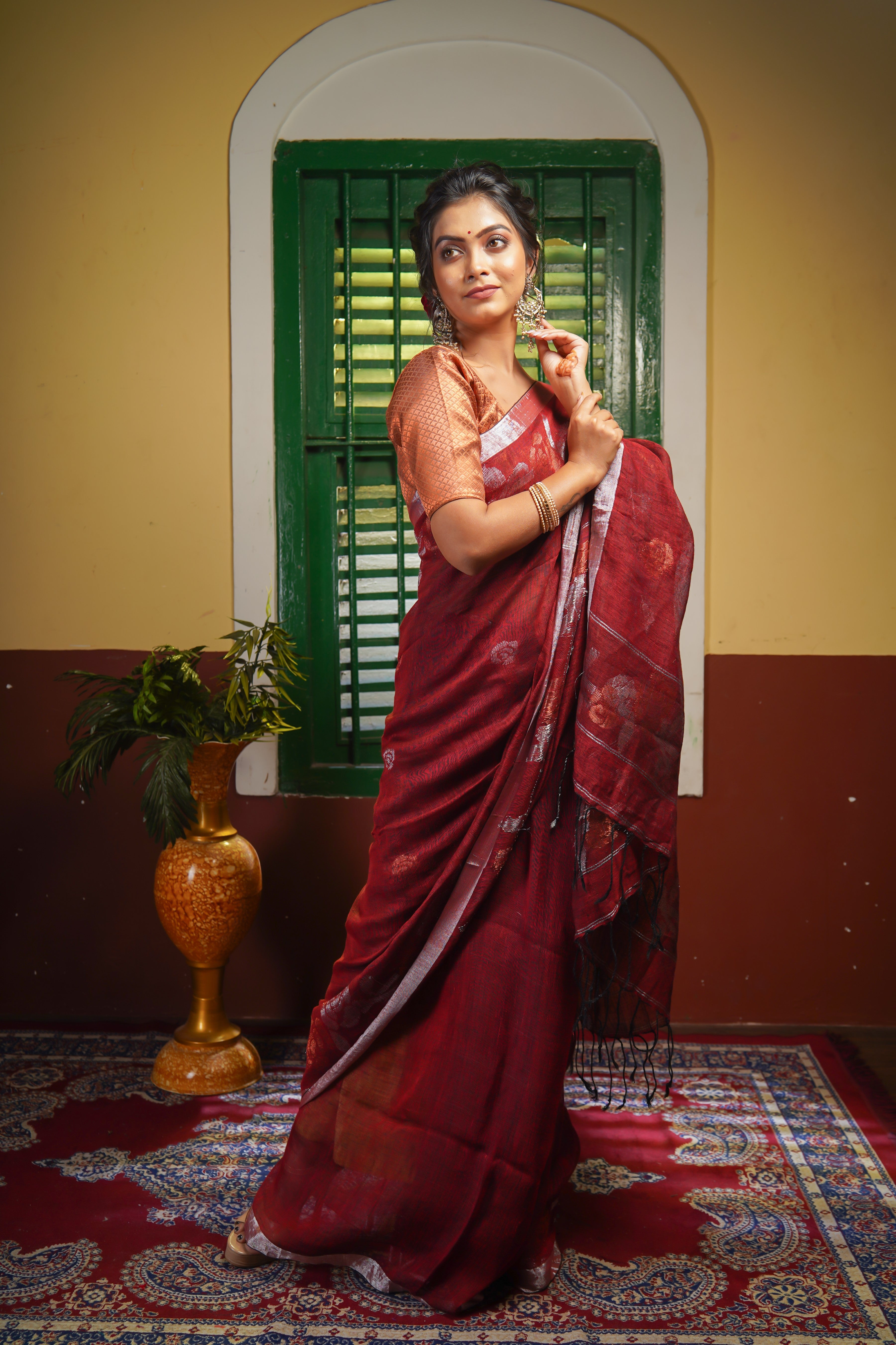 Maroon Rose Linen Hand Woven Jamdani Saree