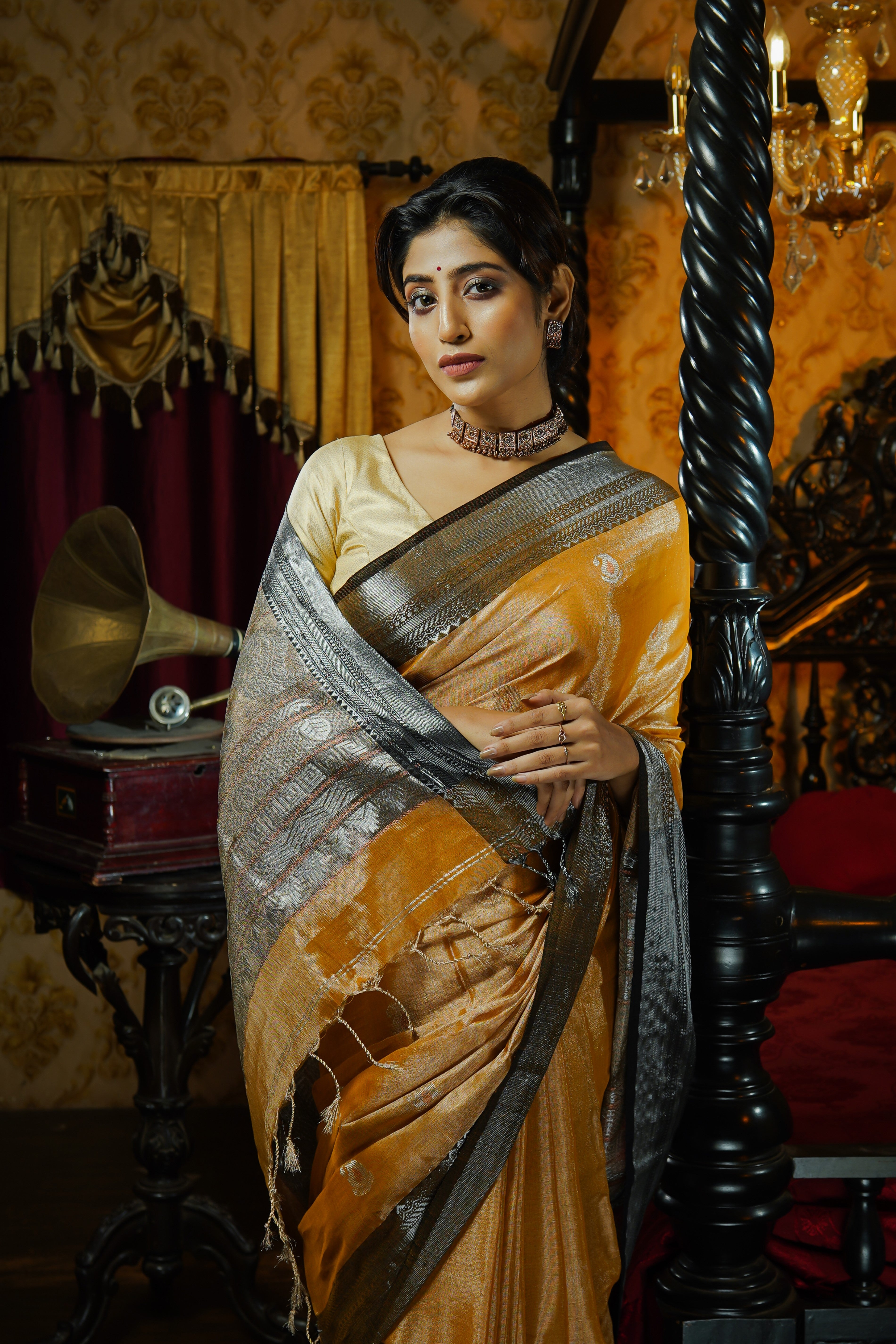 Metallic Yellow Gold Pure Tissue Linen Hand Woven Jamdani Saree