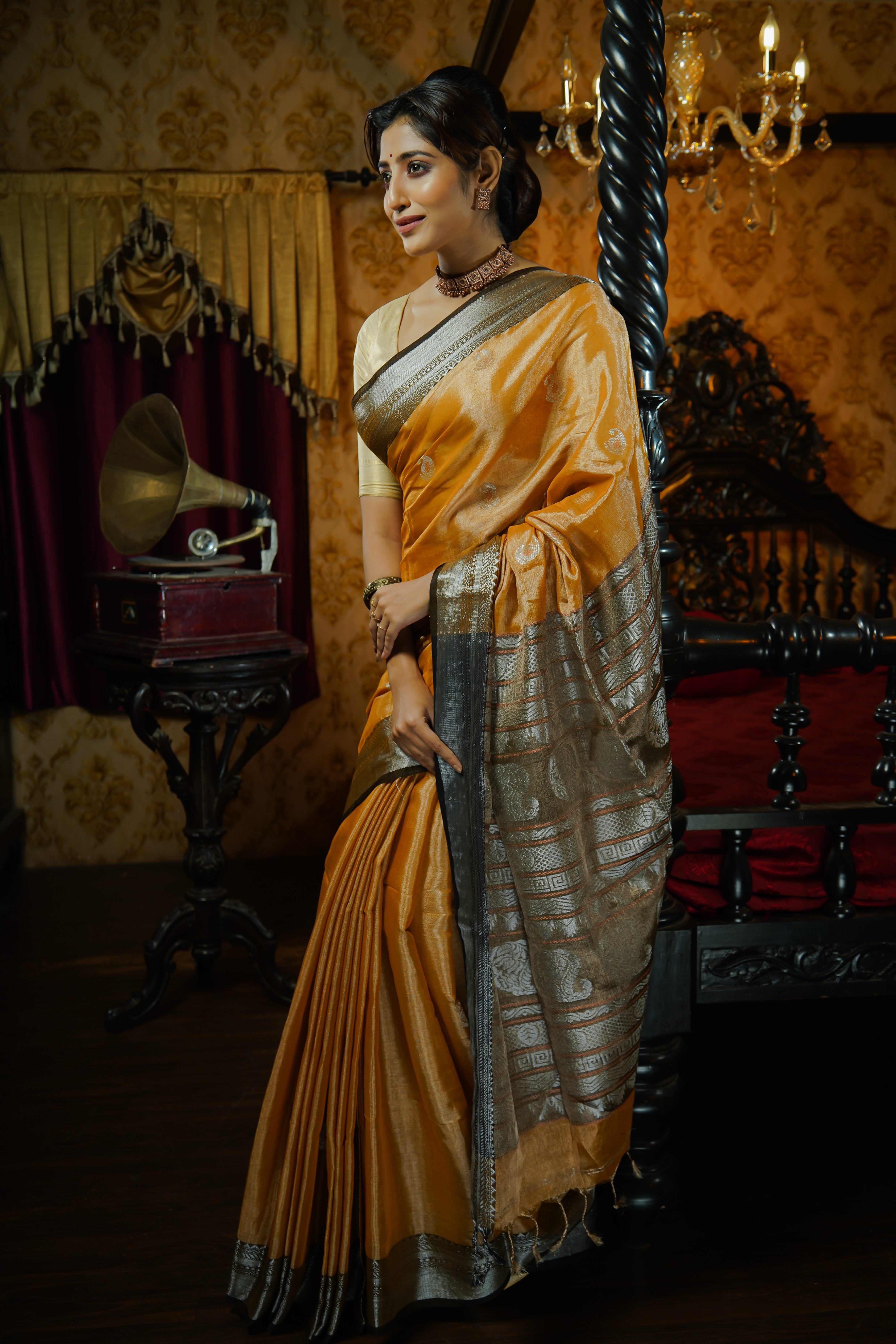 Metallic Yellow Gold Pure Tissue Linen Hand Woven Jamdani Saree