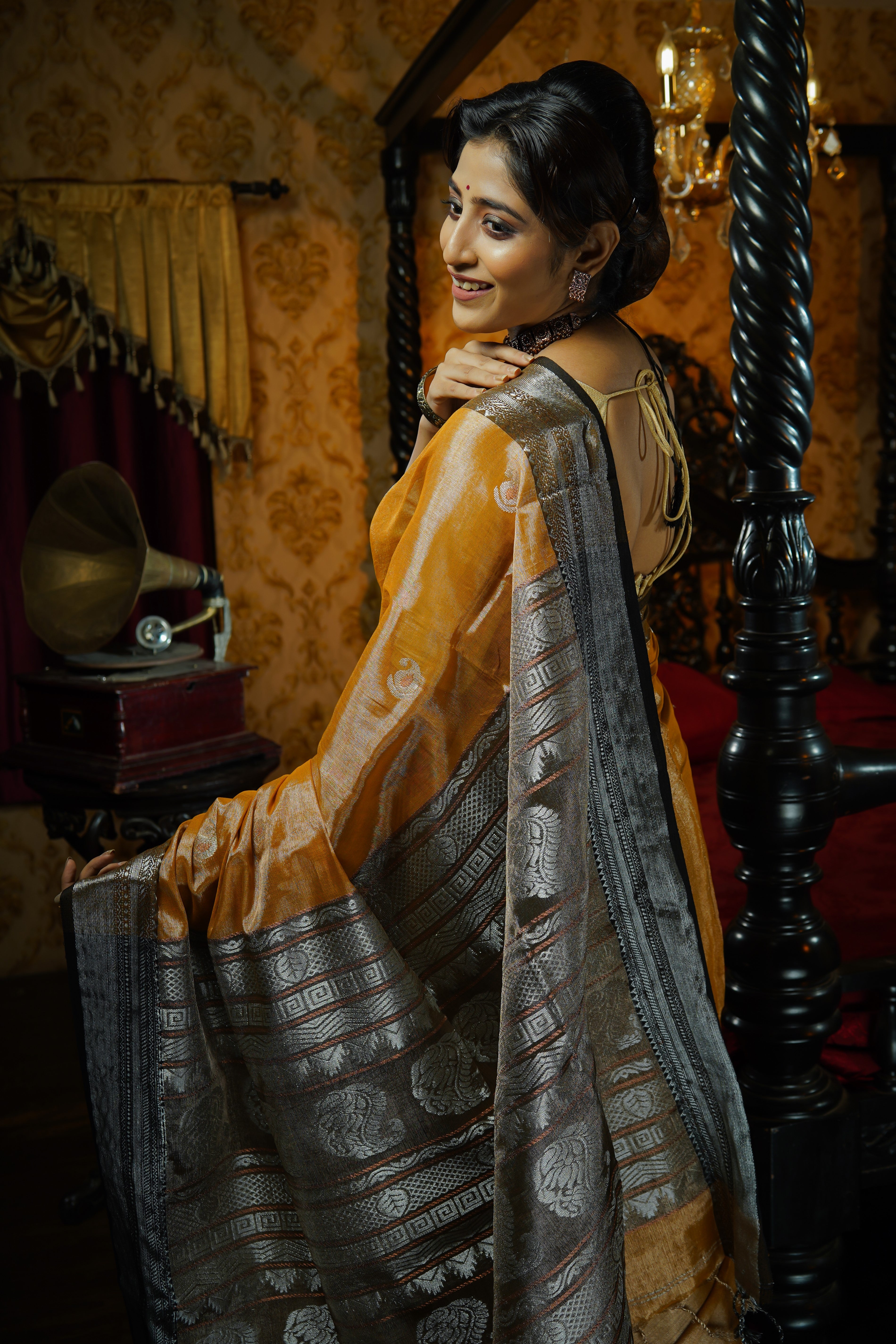 Metallic Yellow Gold Pure Tissue Linen Hand Woven Jamdani Saree