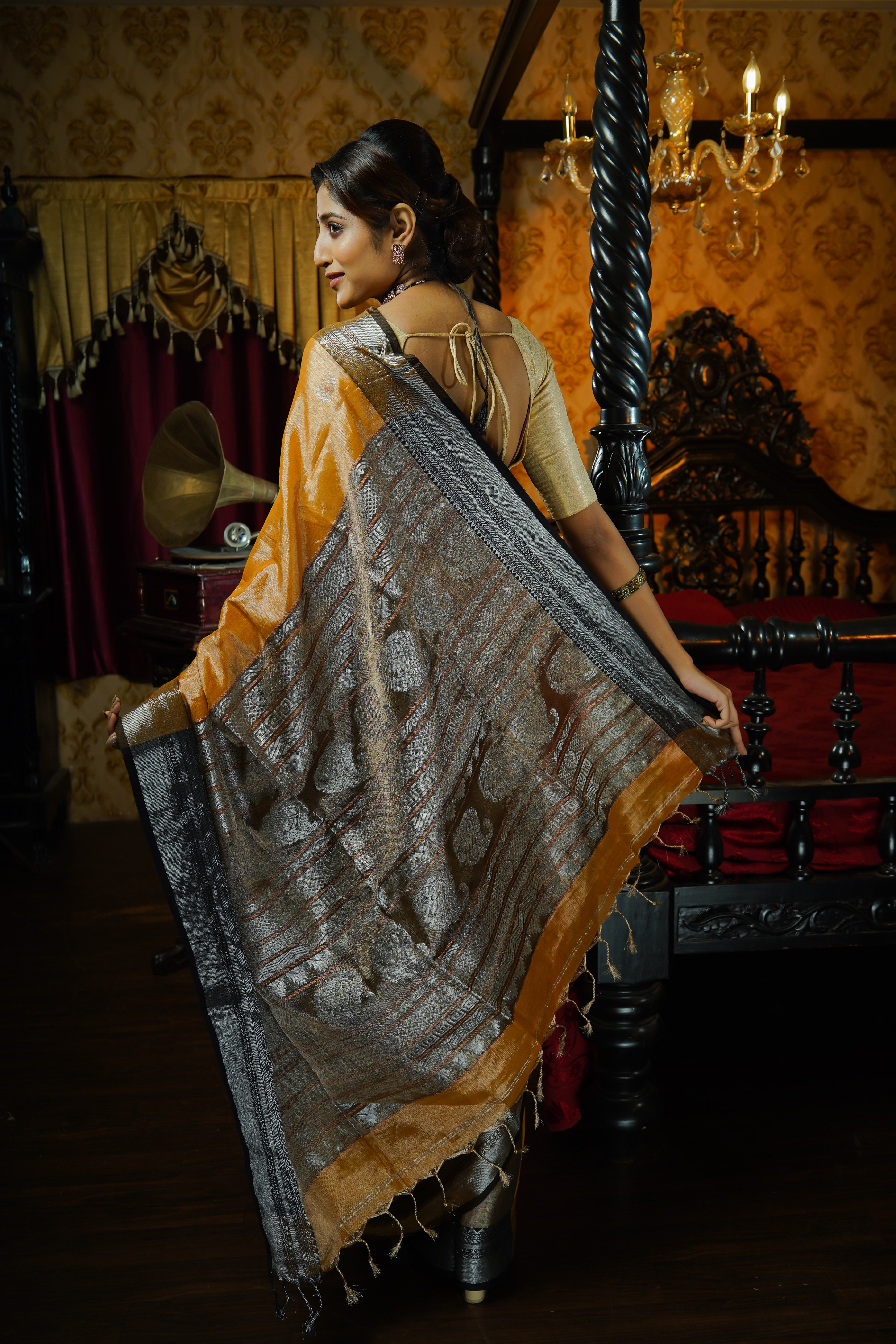 Metallic Yellow Gold Pure Tissue Linen Hand Woven Jamdani Saree