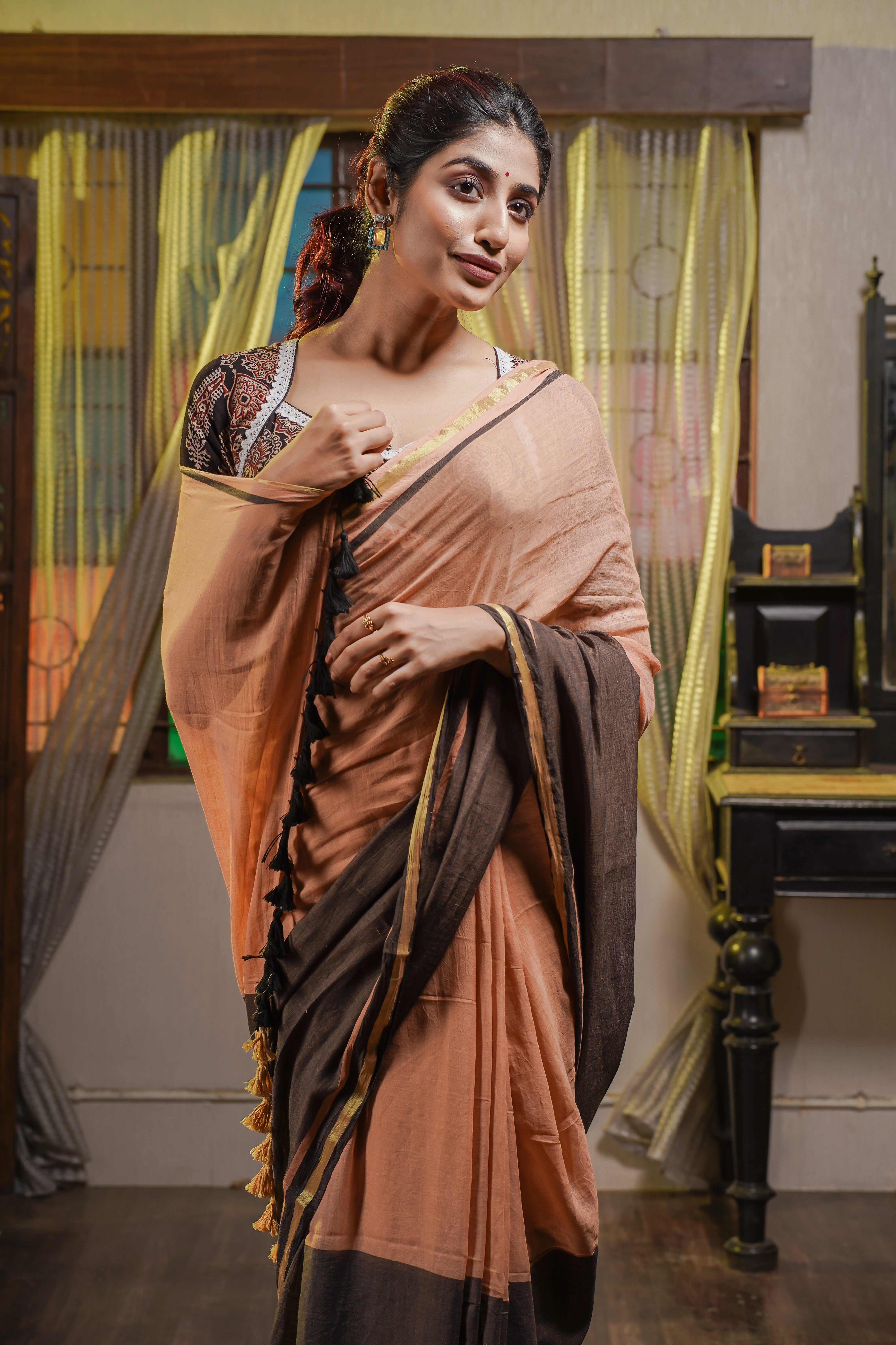 MulMull Cotton golden border Saree- Headland