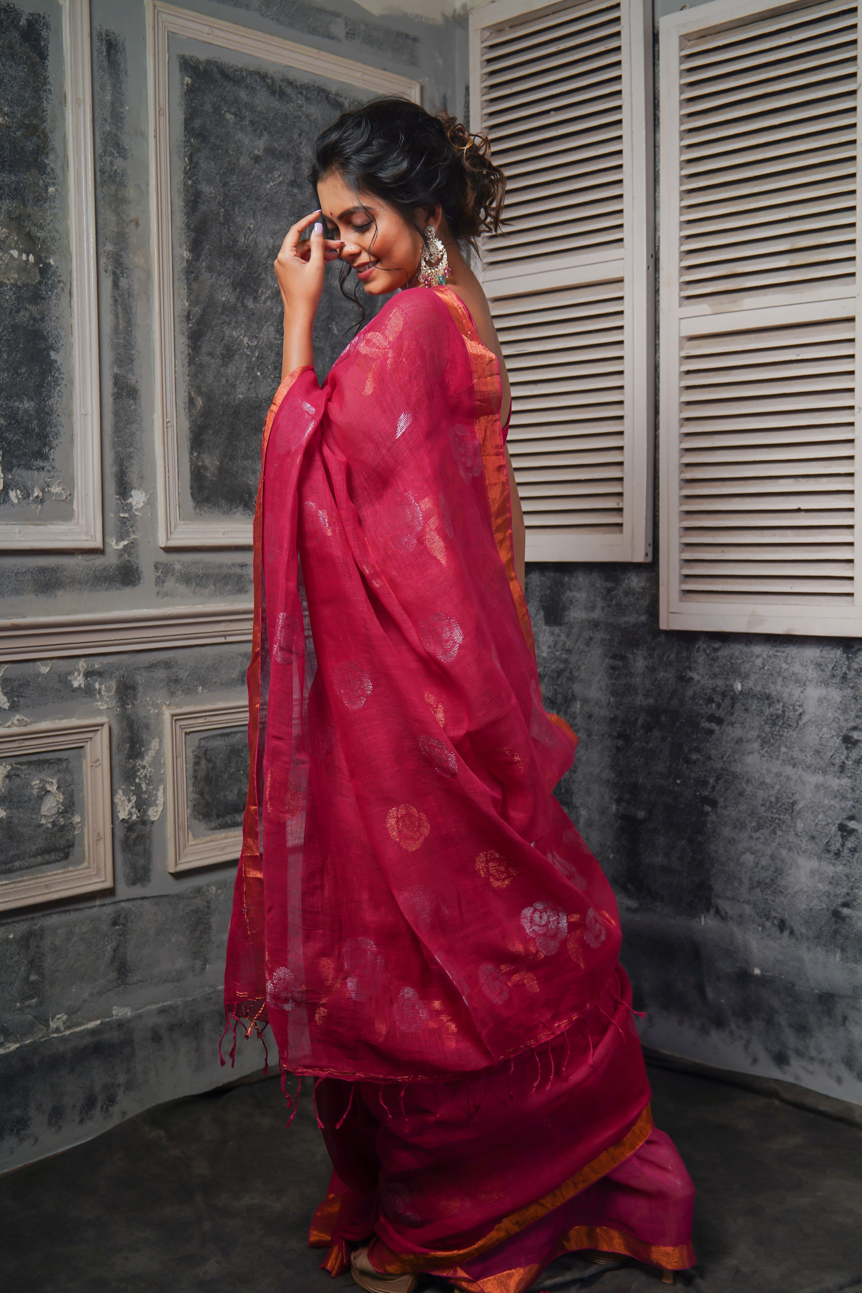 Rani Rose Linen Hand Woven Jamdani Saree