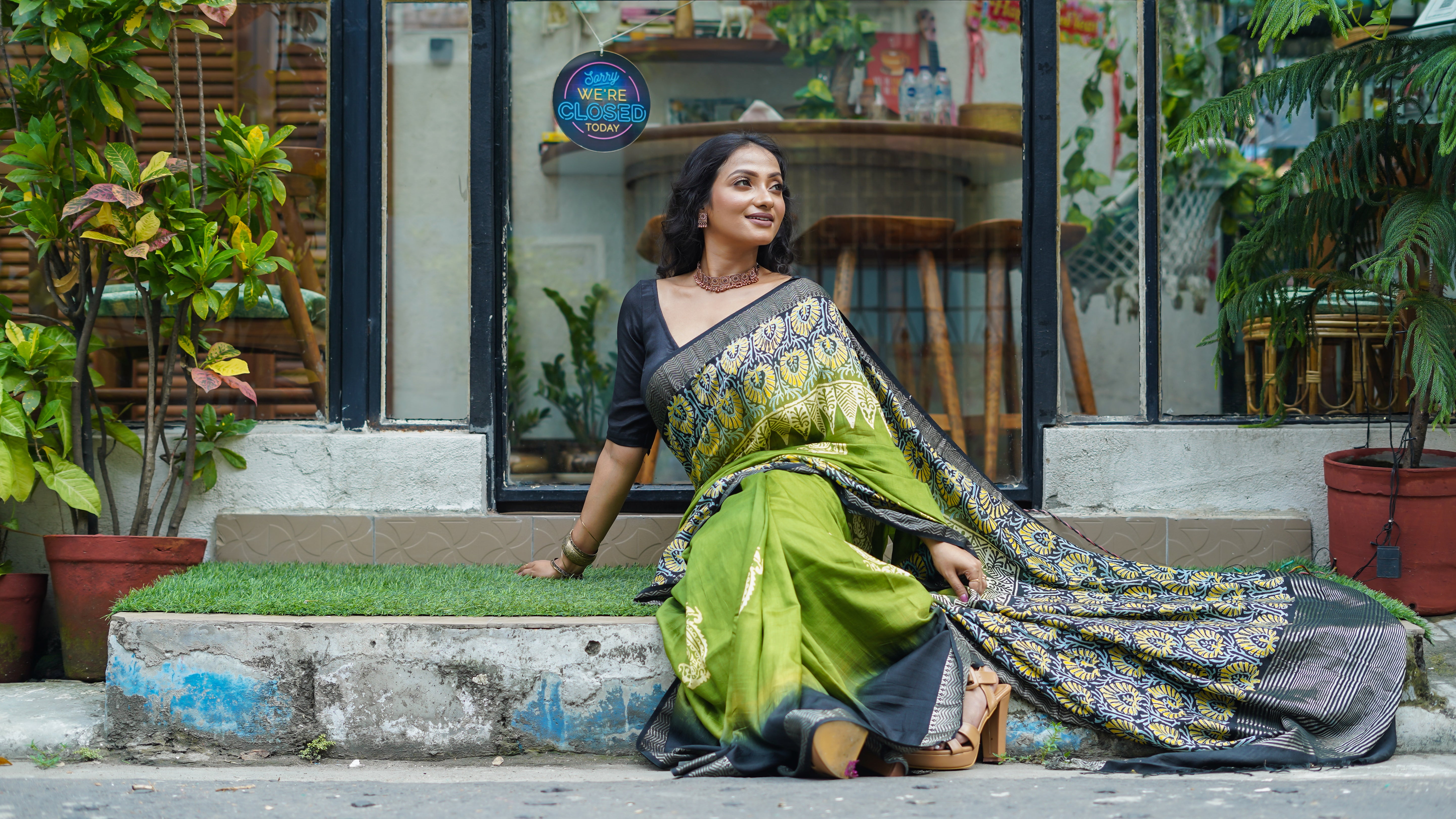 Rangi Green & Black pure dola silk saree