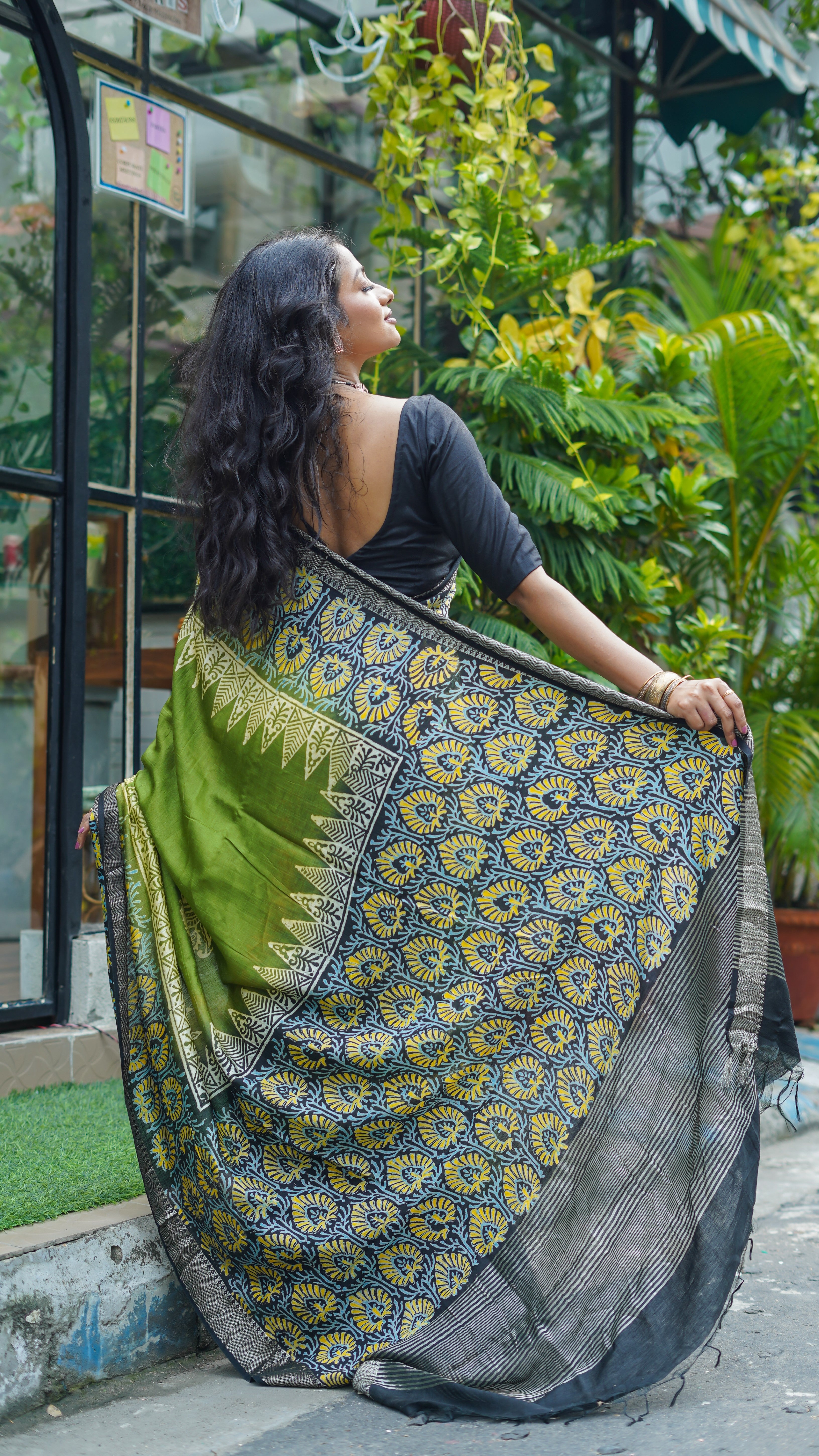 Rangi Green & Black pure dola silk saree