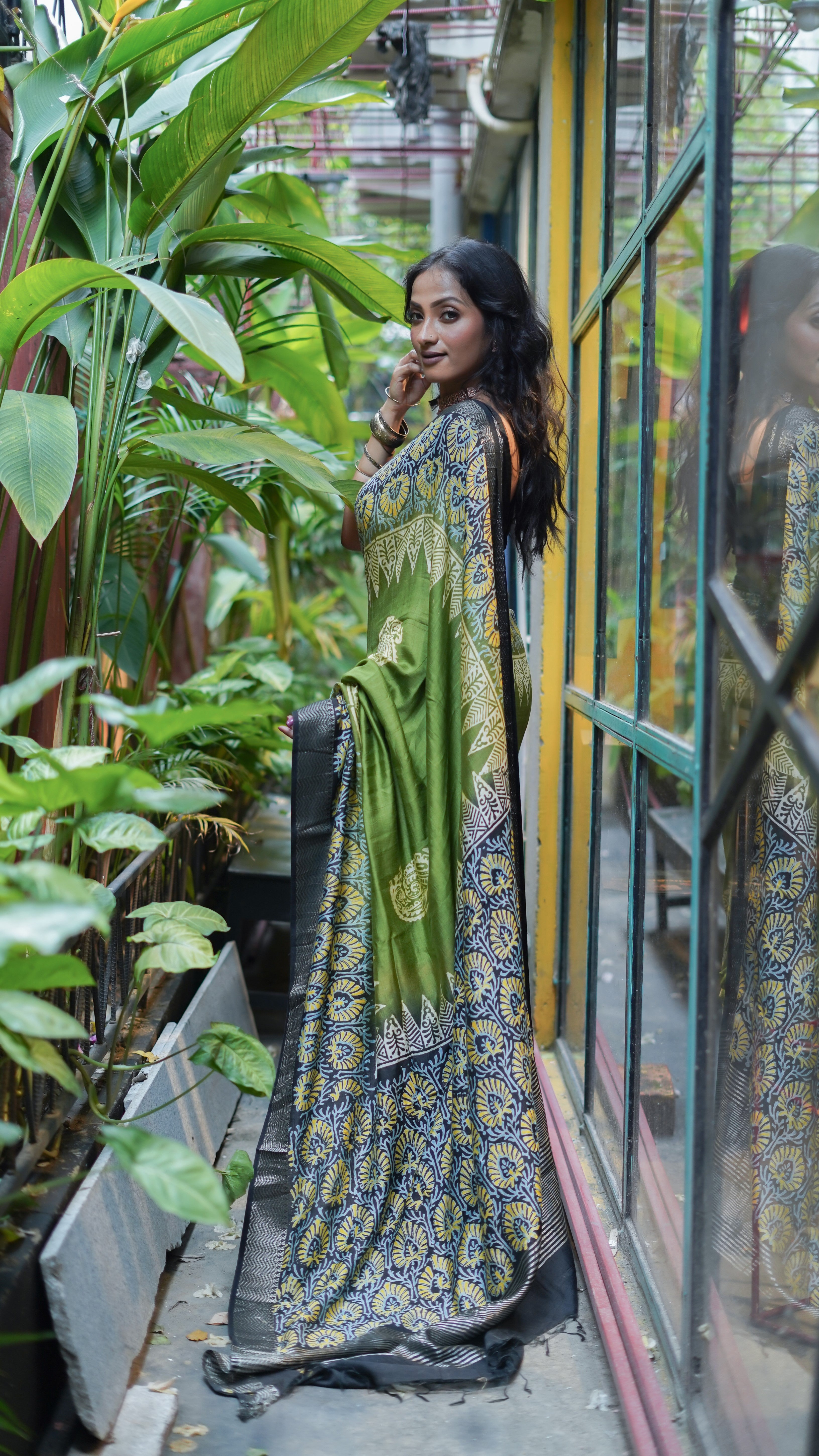 Rangi Green & Black pure dola silk saree