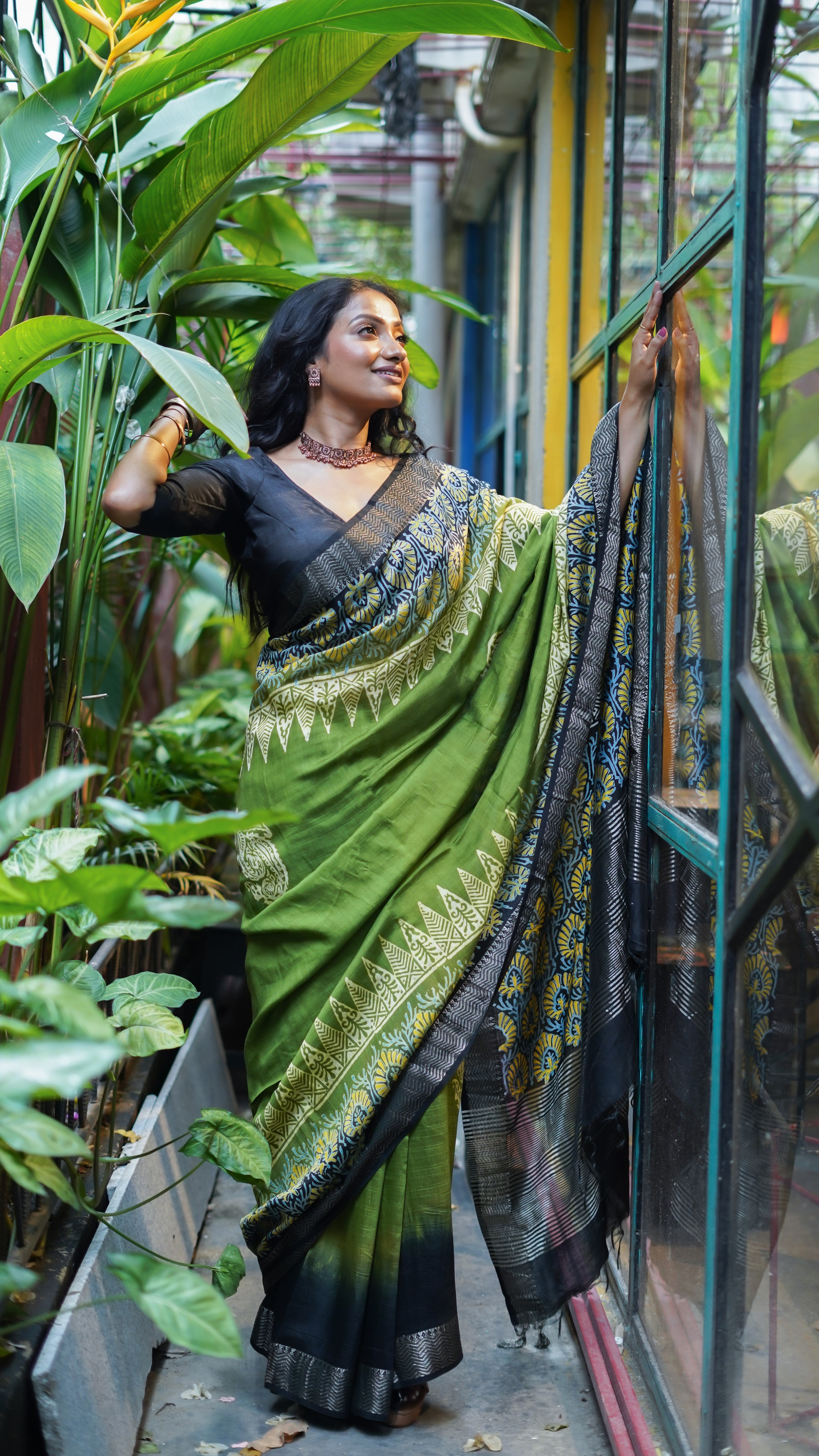 Rangi Green & Black pure dola silk saree