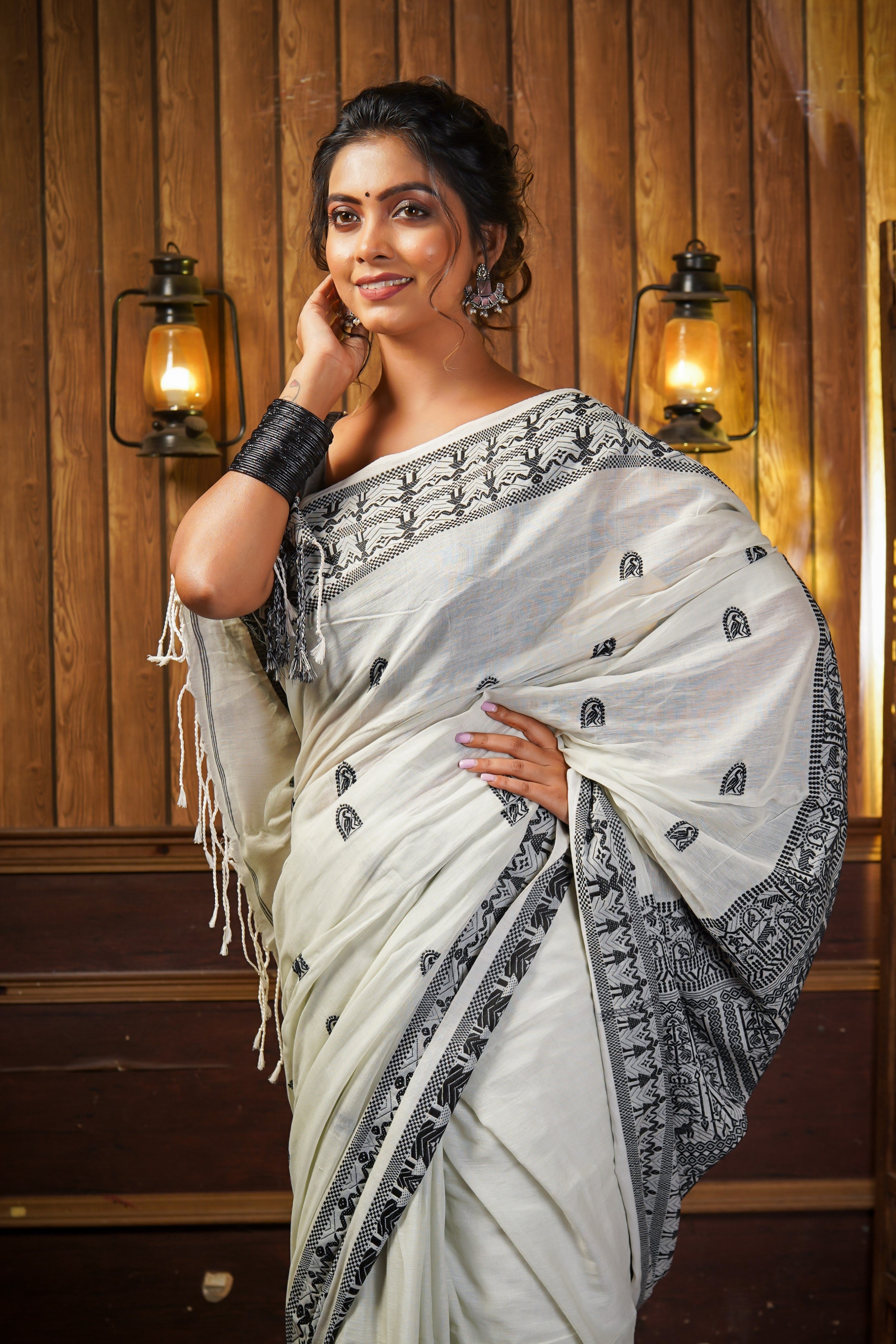 White & Black Pure Mashrise Cotton Hand Weaving Saree