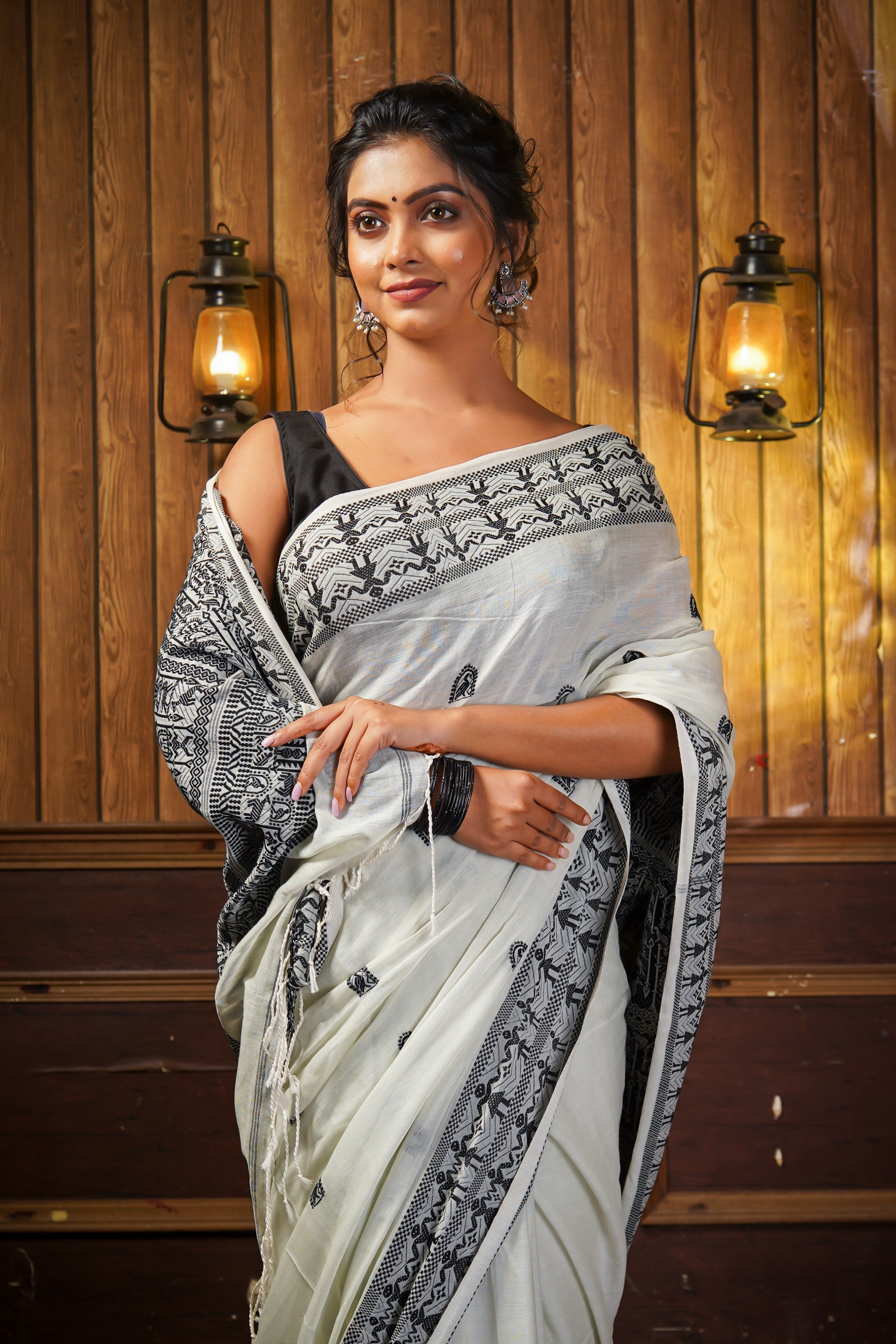 White & Black Pure Mashrise Cotton Hand Weaving Saree