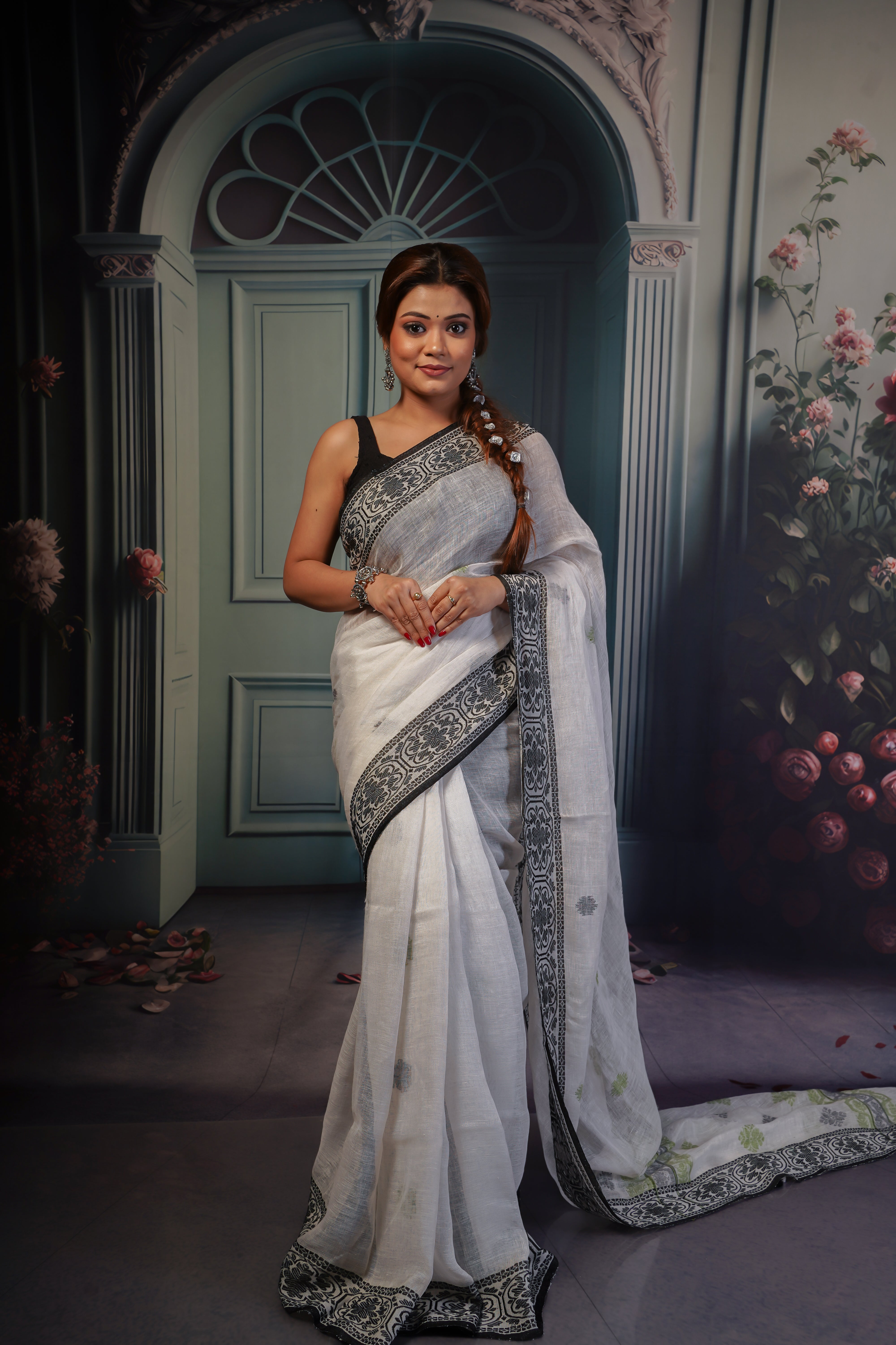 White & Black linen hand woven jamdani saree