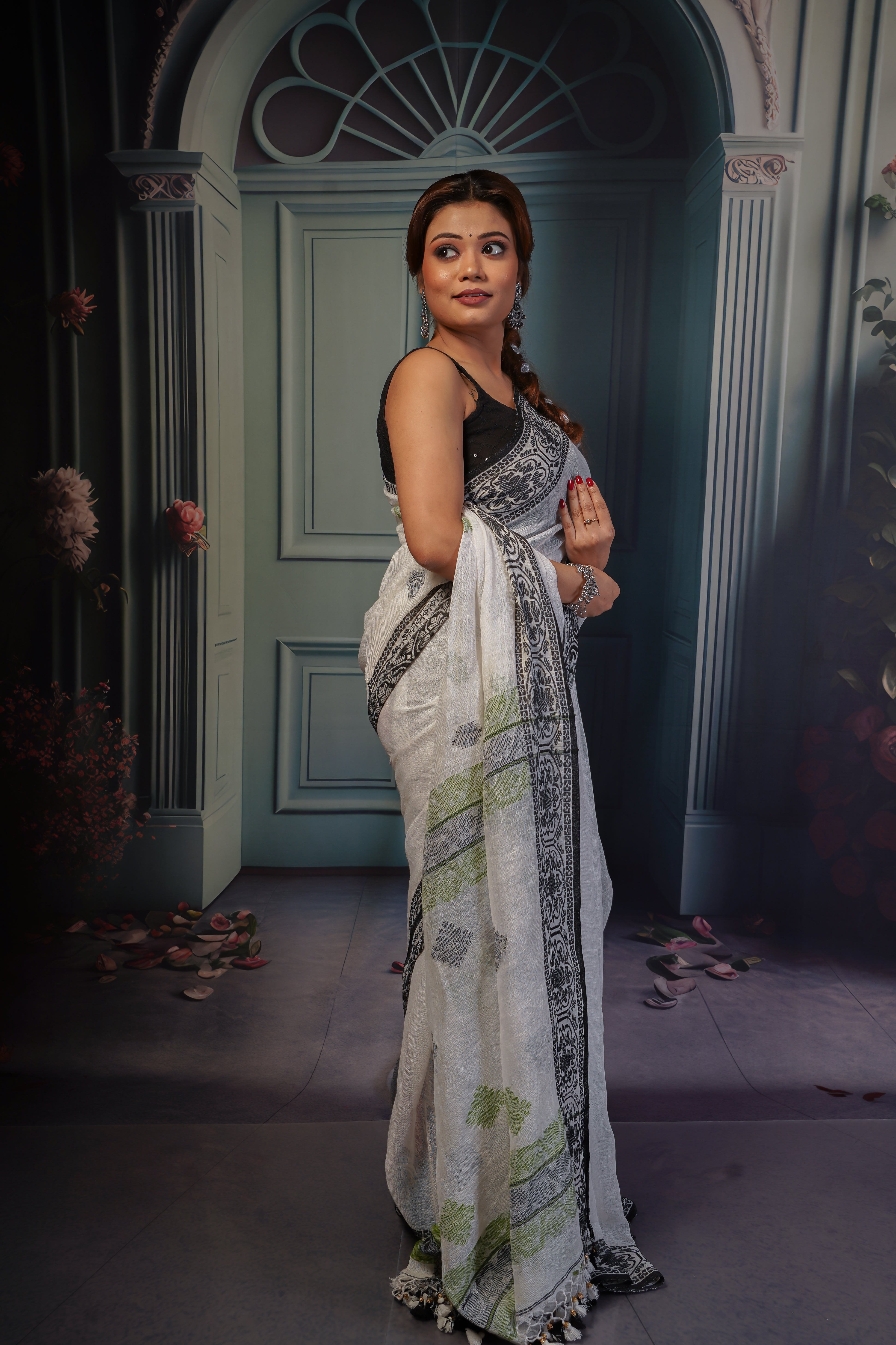 White & Black linen hand woven jamdani saree