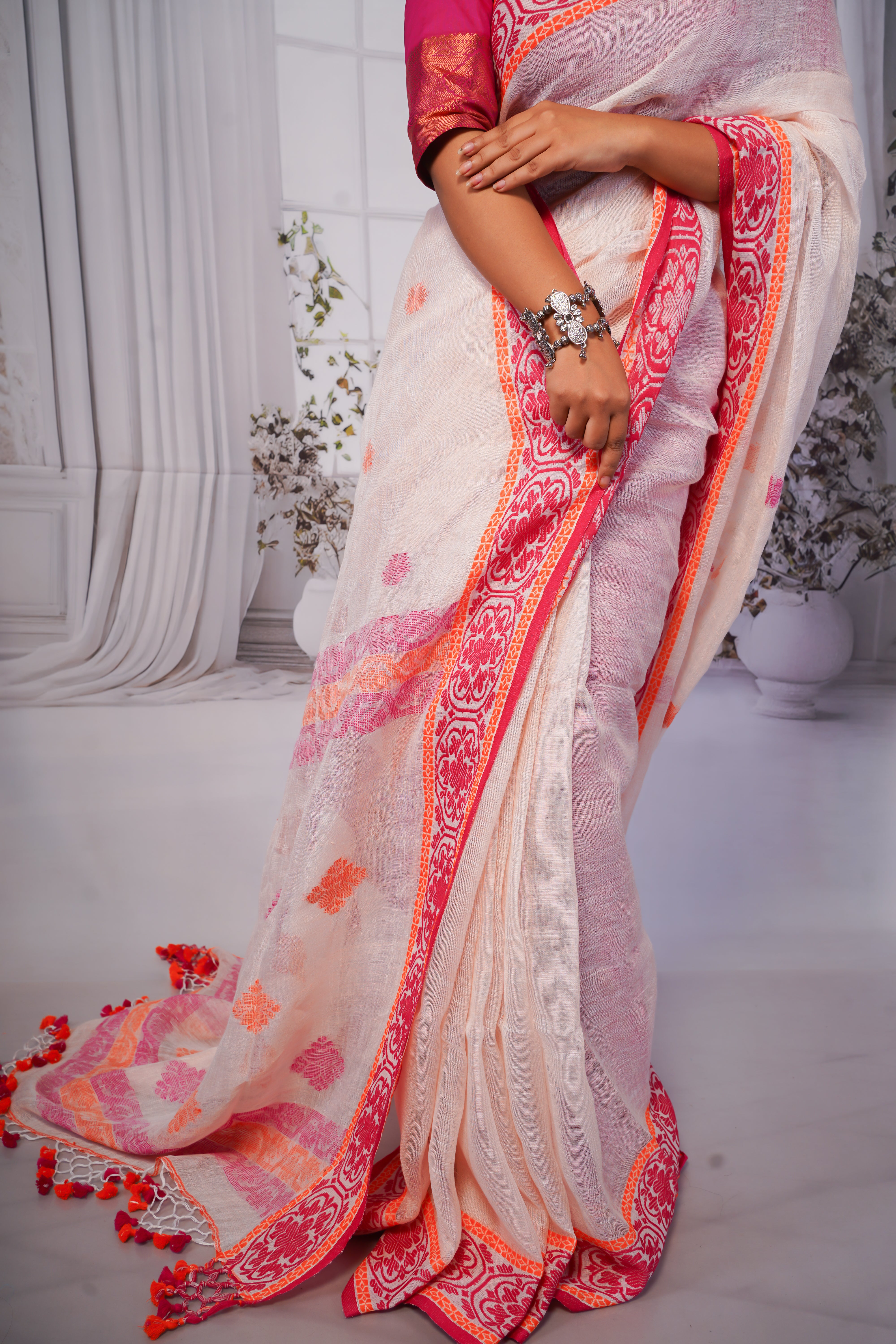 White & Red linen Hand woven jamdani saree