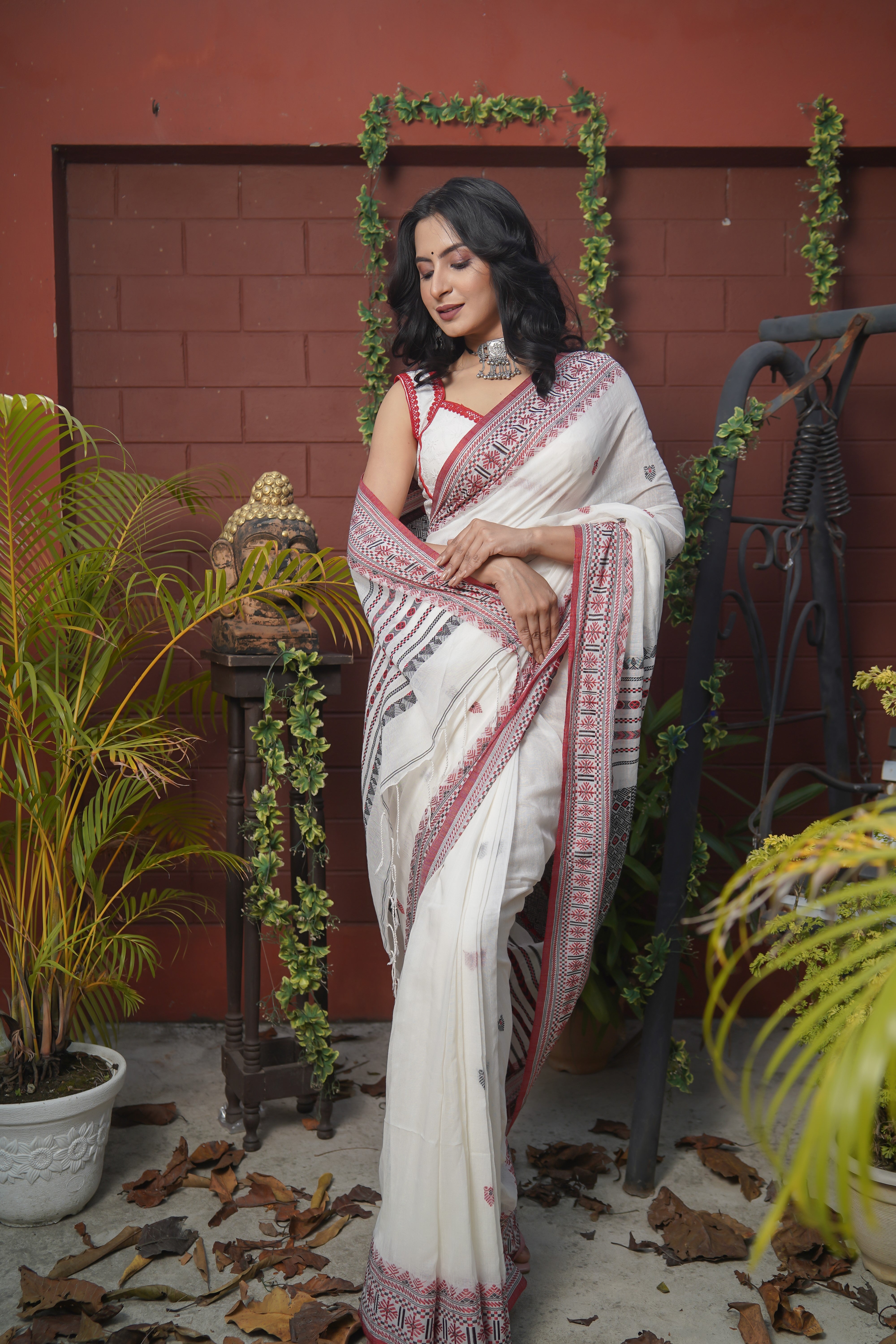 Pure Masrise Cotton Hand Weaving Buti Saree-White